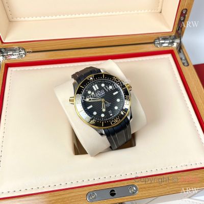 High Quality Replica OMEGA Seamaster 300 Different Straps (316 Stainless Steel/Silicone) Black Wavy Ceramic Face Dial Black Ceramic Bezel Stainless Steel Case Watch 42mm